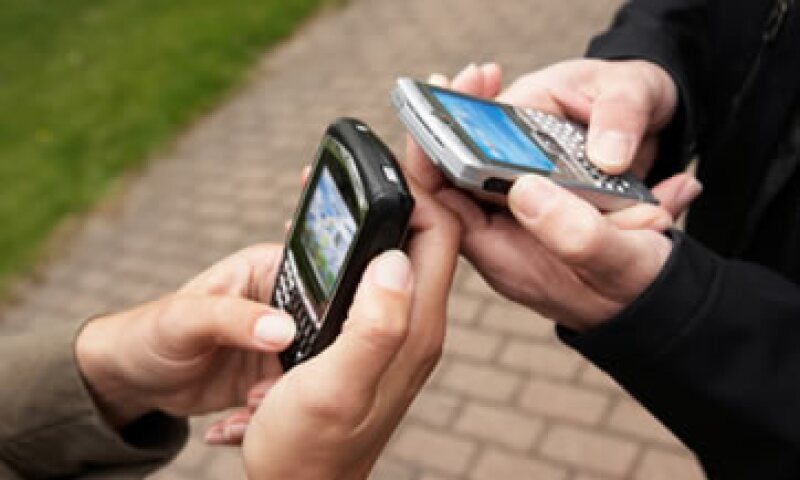 El 53% de los mexicanos que tienen un teléfono inteligente lo utiliza a diario. (Foto: Thinkstock)