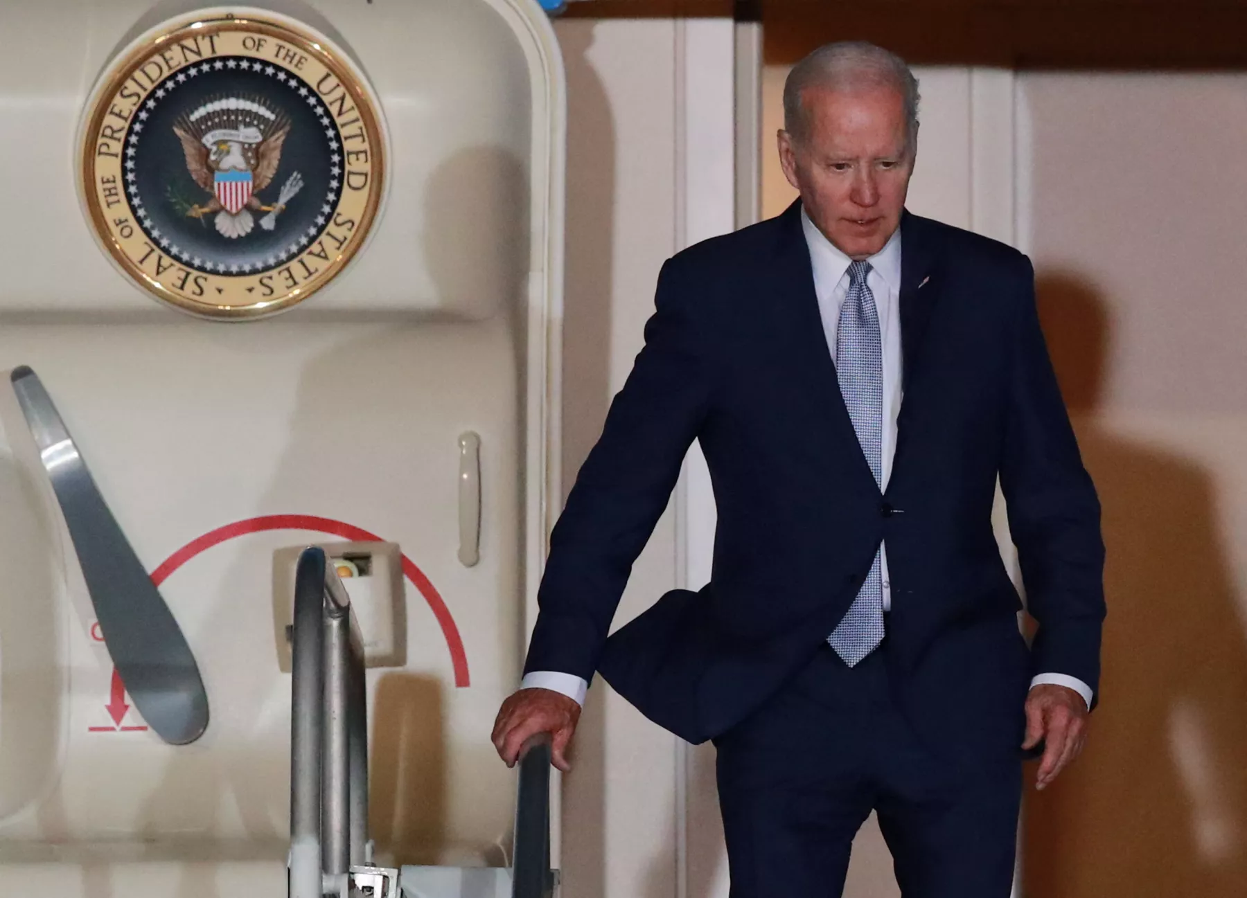 El presidente de Estados Unidos, Joe Biden, llega al Aeropuerto Internacional Felipe Ángeles en las afueras de Ciudad de México para asistir a la Cumbre de Líderes de Norteamérica. 