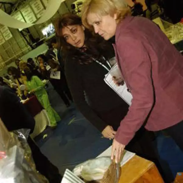 Claudia Webber, Isabel Martínez