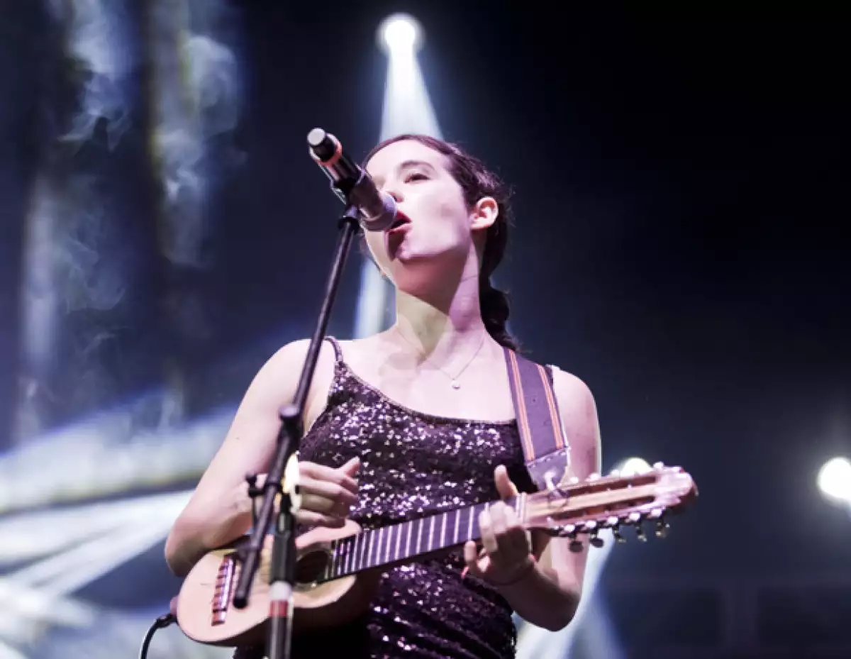 La intérprete de `Mediocre´ ofreció un concierto en el Teatro Metropolitan; el público escuchó todos sus éxitos y disfrutó de la presencia de artistas invitados.