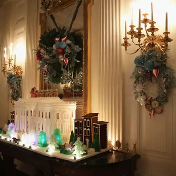 No podía faltar una casita hecha de galleta de jengibre.