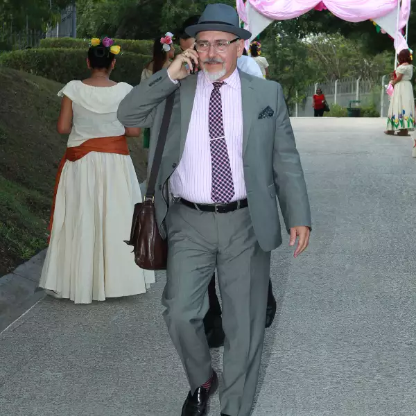 Develación de la placa en paseo de la Mujer Mexicana