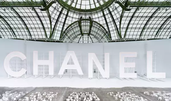 Atmosfera Chanel RTW SS21by_Olivier_Saillant.jpg