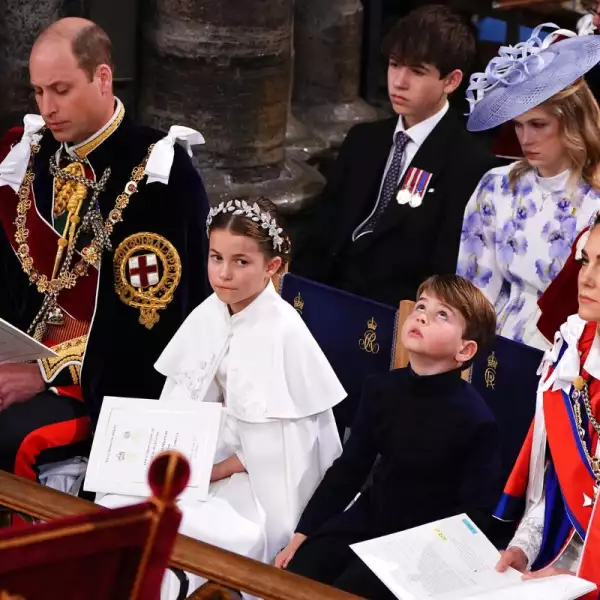Miembros de la Familia Real Británica en la coronación del rey Carlos III