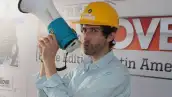 El cantautor será un constructor de emociones dentro del programa "Extreme Makeover Home Edition Latin America", que llegará al sistema de cable el 20 de septiembre.