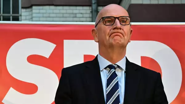 El primer ministro estatal de Brandeburgo y principal candidato del SPD en las elecciones regionales en Brandeburgo, Dietmar Woidke, reacciona después de la publicación de las encuestas a pie de urna y antes de dirigirse a los miembros y partidarios del partido en la sede del partido electoral del Partido Socialdemócrata SPD en Potsdam, Alemania Oriental, el 22 de septiembre de 2024, durante las elecciones estatales regionales en el estado de Brandeburgo, en el este de Brandeburgo.