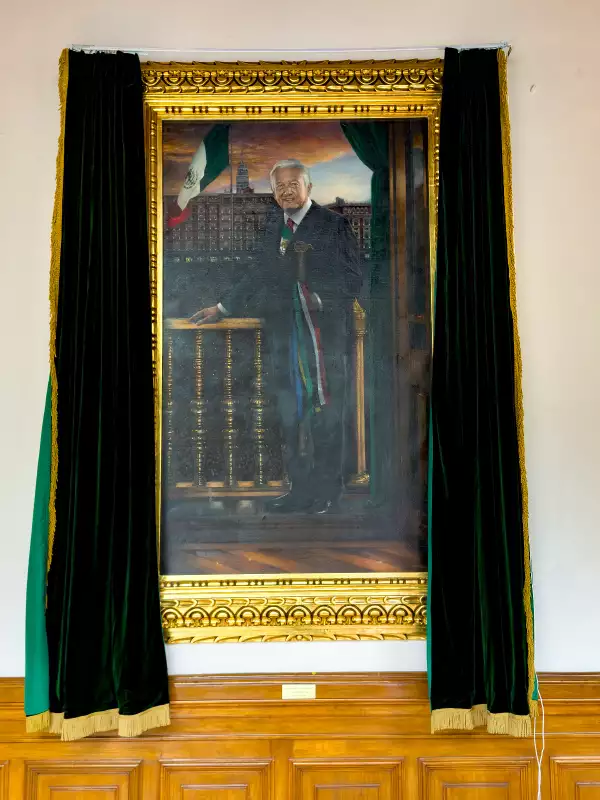 Retrato-amlo-palacio-nacional.jpeg