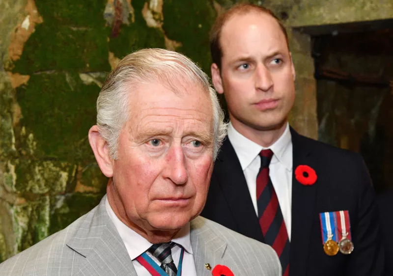 El príncipe Carlos con su hijo William