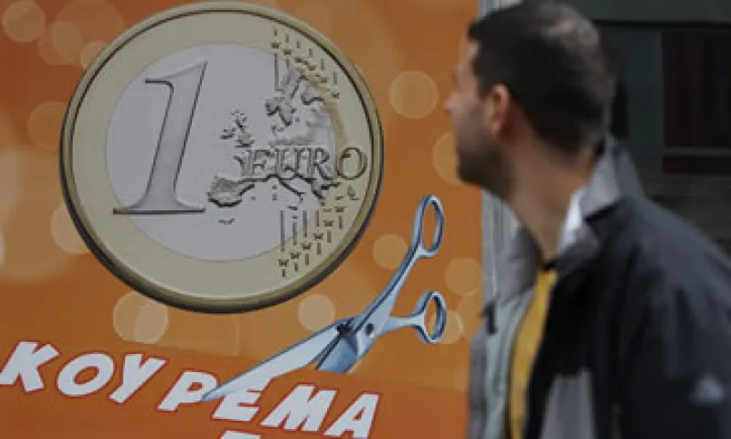Grecia evitó la amenaza inmediata de una moratoria descontrolada al concluir un acuerdo de canje de bonos. (Foto: AP)