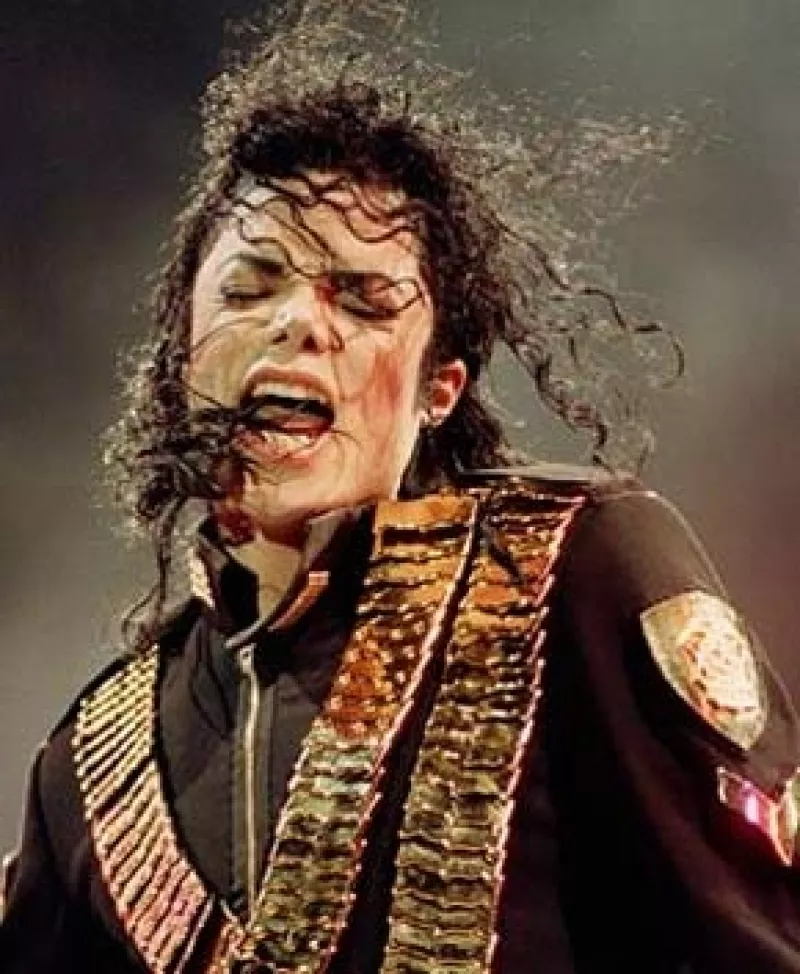 La policía considera que una serie de medicamentos, a los que se atribuye la muerte del cantante, fue adquirida por Conrad Murray en una farmacia de Las Vegas