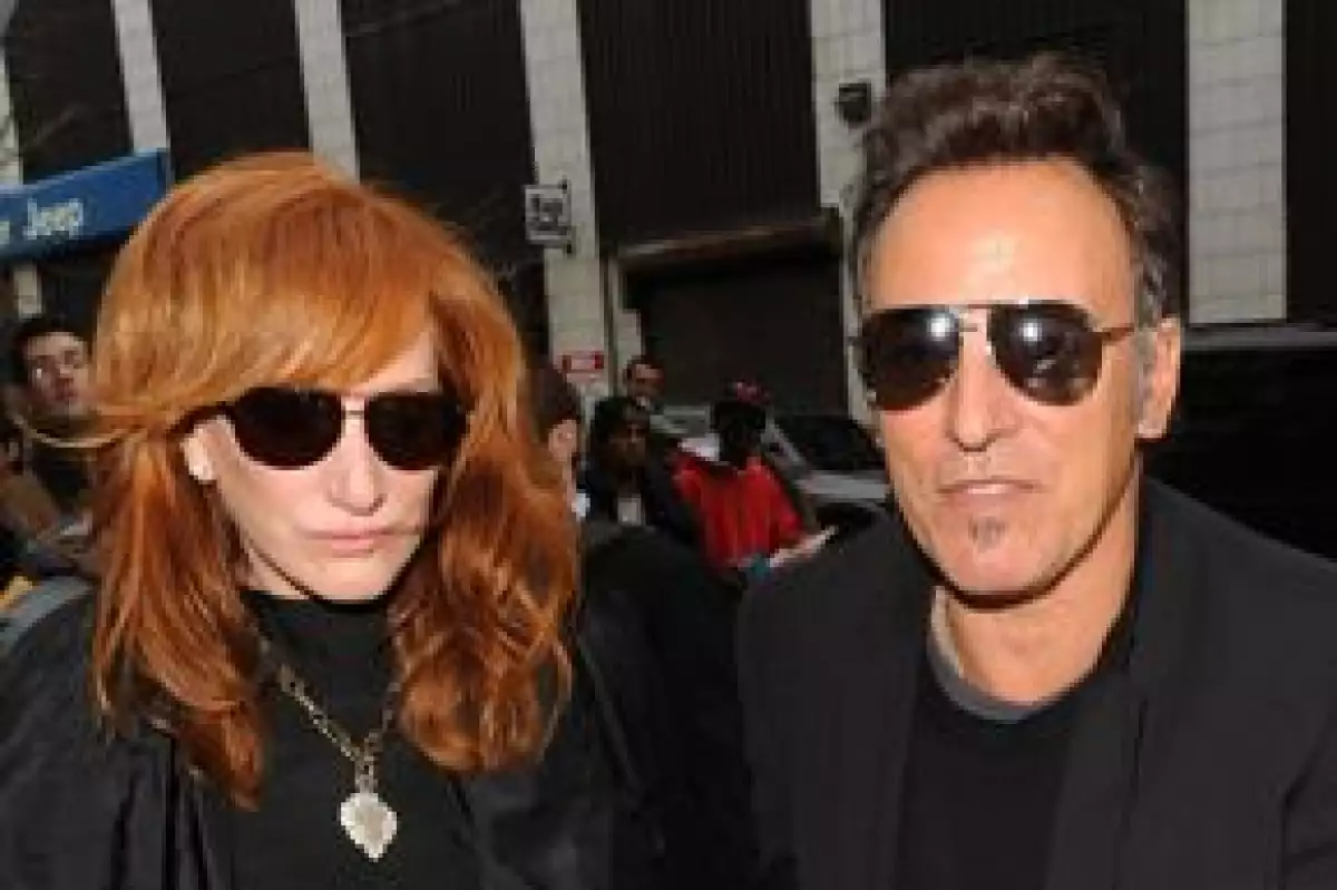 Dicen que el cantante sostiene una relación extramarital con una mujer llamada Ann Kelly.