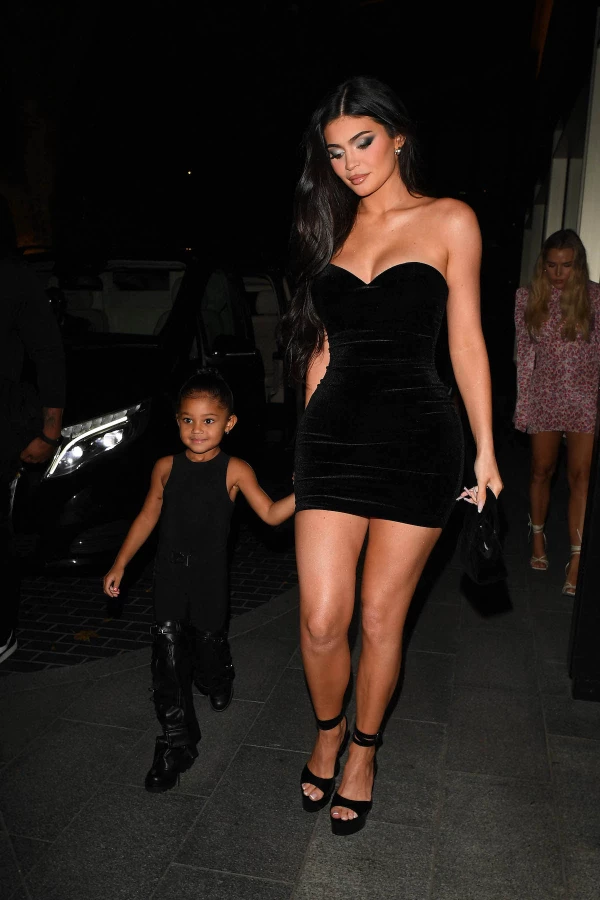 kylie-stormi-black