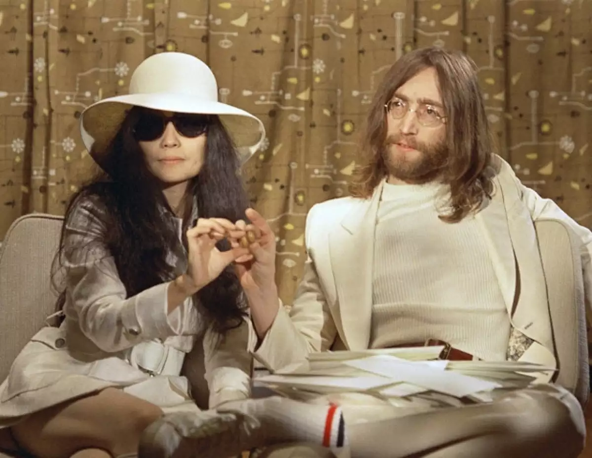 John y Yoko vivieron su amor al máximo, y después de varios intentos, lograron engendrar a su primer hijo a quien nombraron Sean.