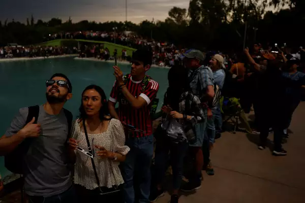 Total solar eclipse darkens parts of northern Mexico