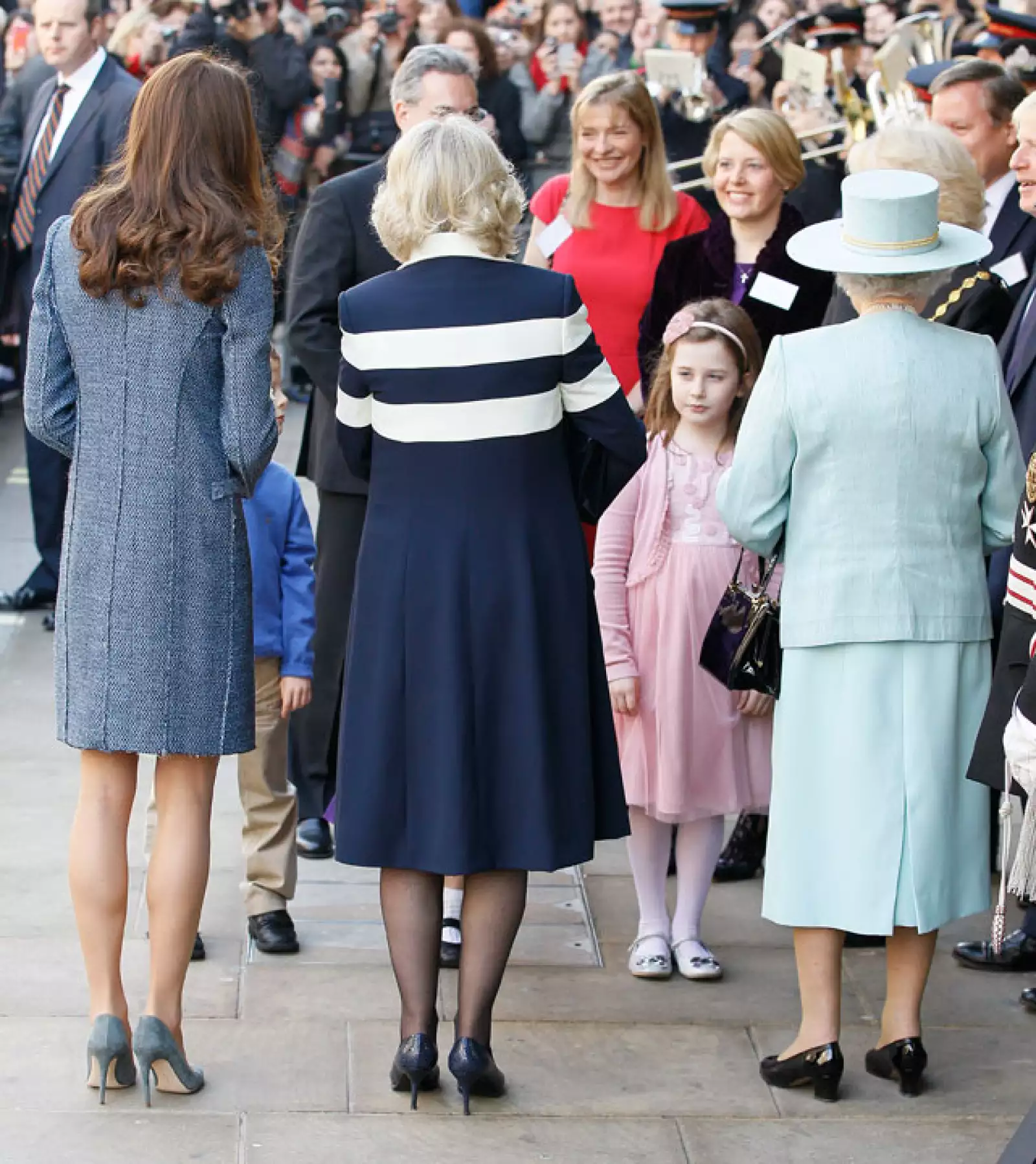 Como era de esperarse, la expectación de verlas en la calle fue alta aunque Kate sigue siendo la máxima sensación.