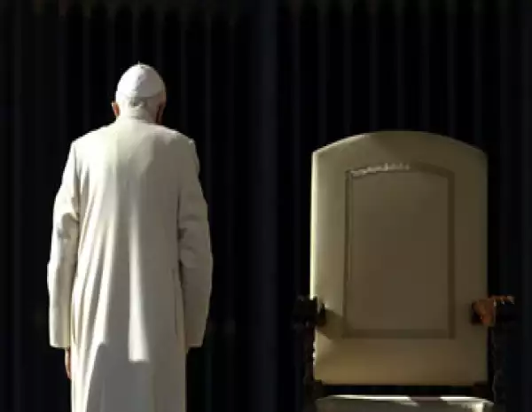 La avanzada edad y la poca fuerza para seguir ejerciendo su cargo son las razones que el pontífice dio a sus cardenales, según un comunicado.