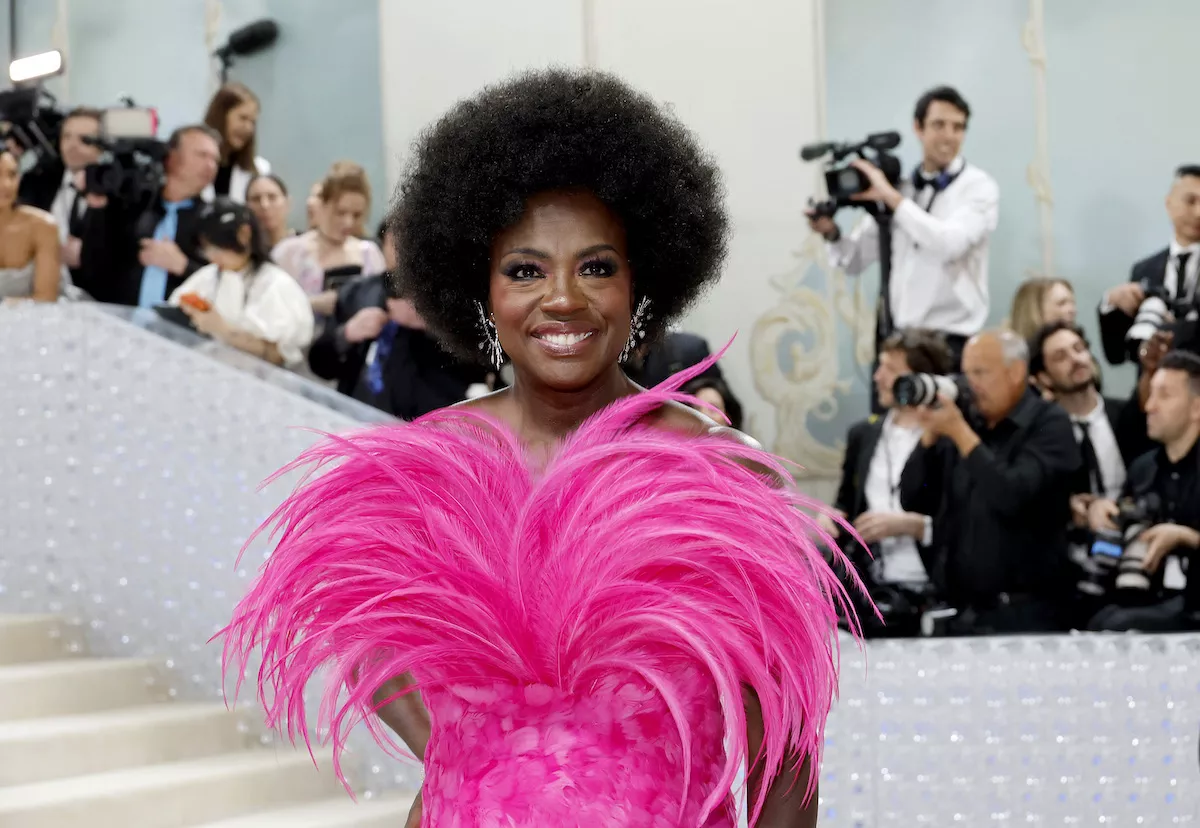 Viola Davis acudió a la Met Gala en un vestido de color rosa. 