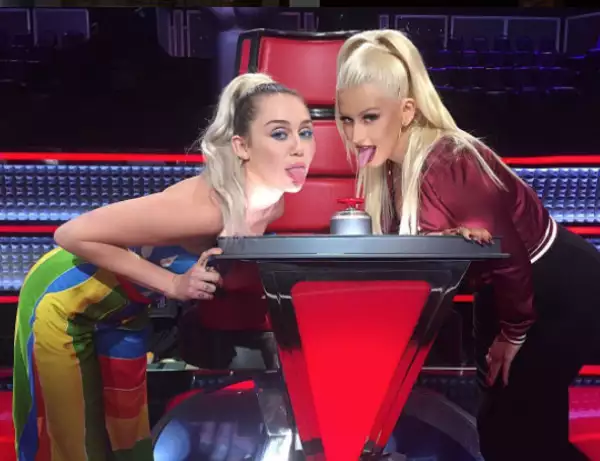 Miley ya hizo una aparición especial junto a Christina esta temporada.