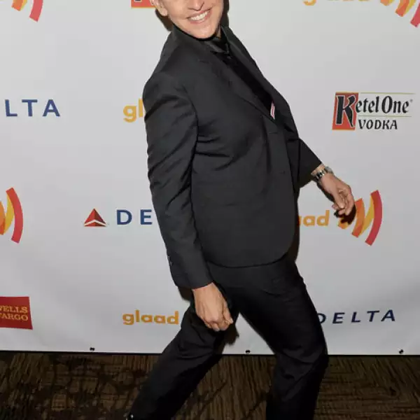 La conductora y comediante Ellen DeGeneres se coló en la posición 51 con 55 años de edad.