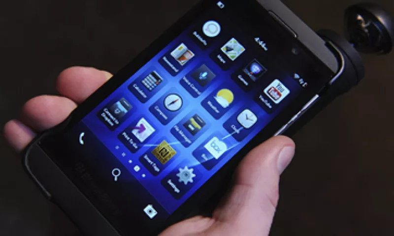 Blackberry anunció que lanzará nuevos teléfonos con teclado para recuperar a los clientes que rechazaron su pantalla táctil. (Foto: EFE)