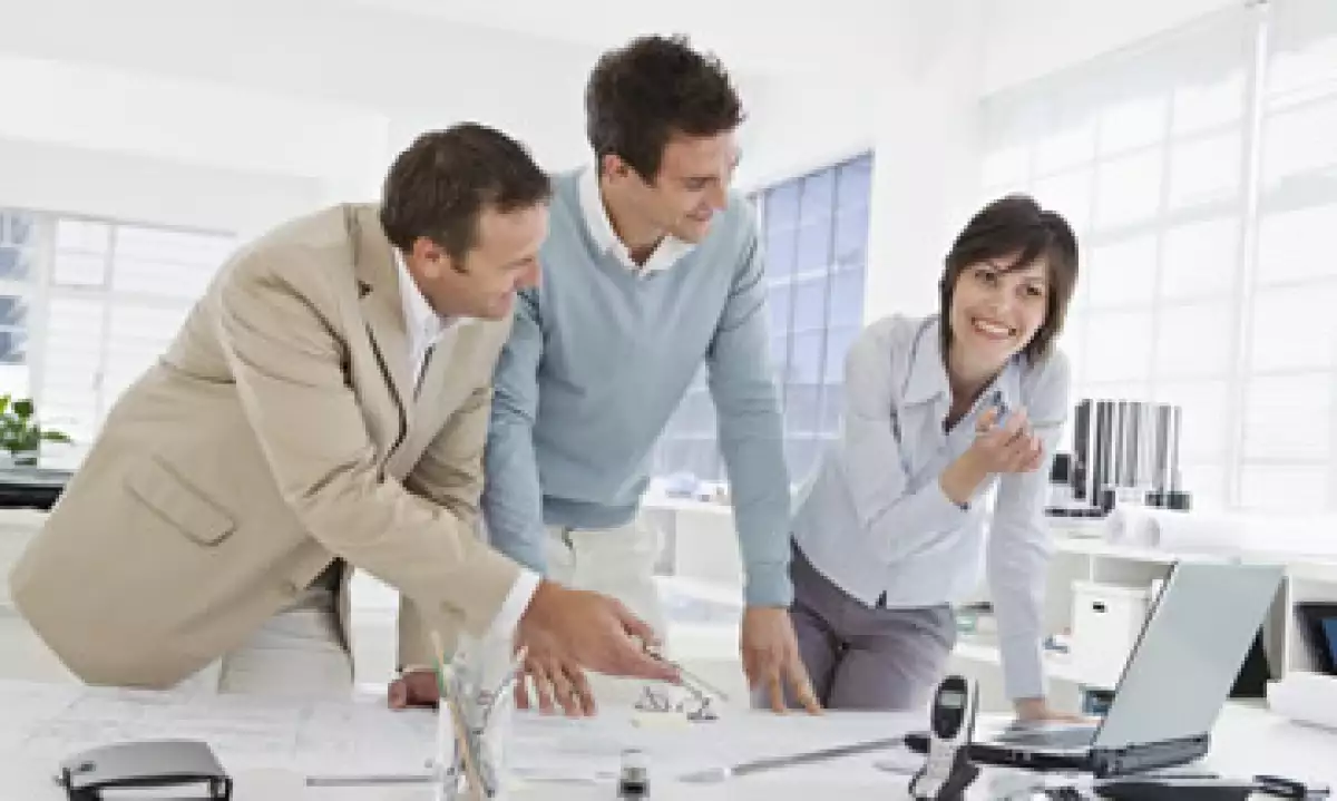 Para conservar tu empleo, debes aportar a tu empresa un valor extra. (Foto: Thinkstock)