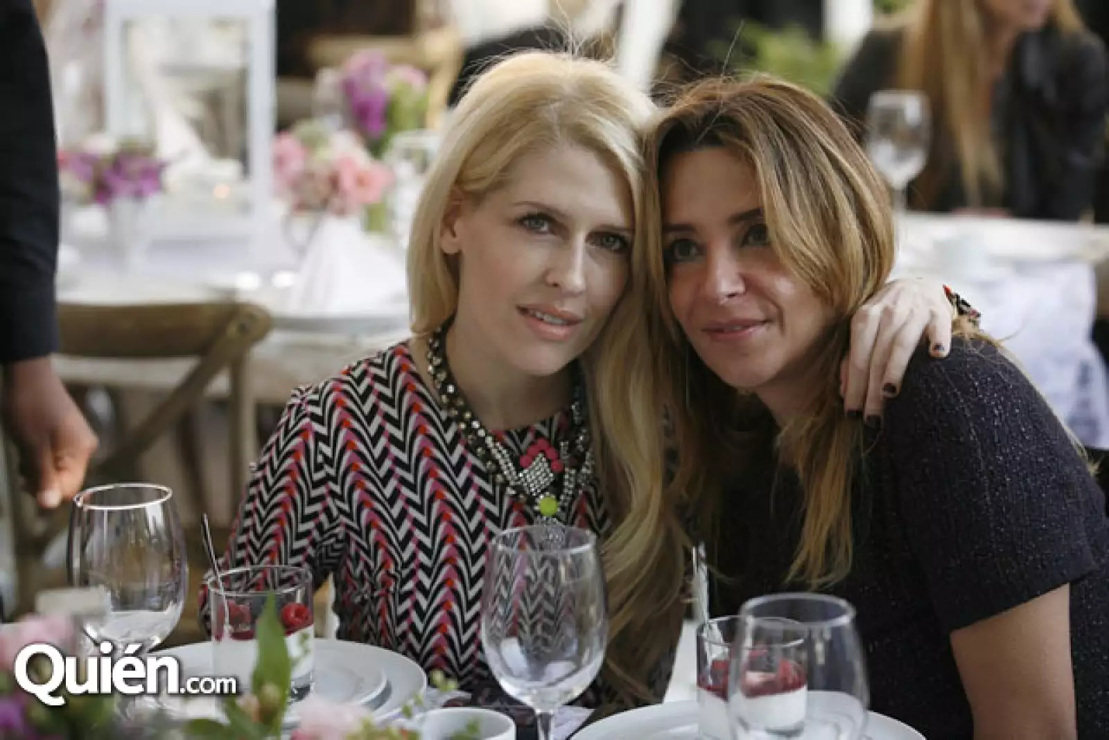 Eugenia Debayle,Luisa Serna