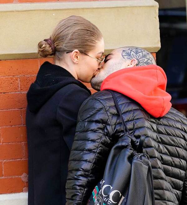Gigi y Zyan besos
