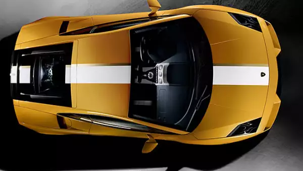 Creación del diseñador italiano Valentino Balboni, el vehículo incorpora un motor de 10 cilindros, capaz de conseguir una velocidad máxima de 320km/h. Su precio estimado en Estados Unidos es de 259,800 dólares, más impuestos.