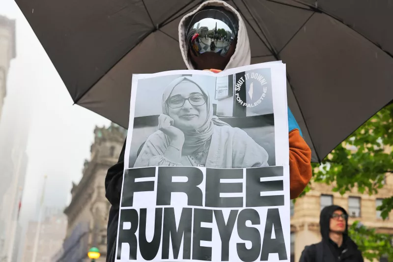 Juez ordena liberar a estudiante turca detenida en Estados Unidos tras protesta