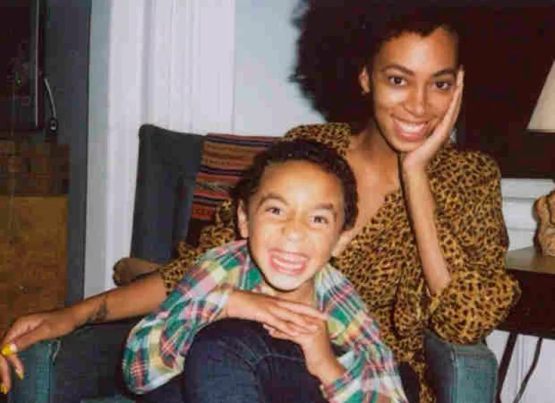 Hacer unos días Sergio Mayer Mori, hijo de Bárbara Mori, confirmó que será papá a los 18 años, por ello recordamos a otros famosos que han tenido bebés antes de tener 20 años.