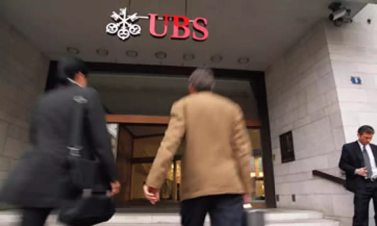 La policía londinense informó este viernes que el corredor de UBS, Kweku Adoboli, fue acusado formalmente de fraude y contabilidad falseada. (Foto: AP)