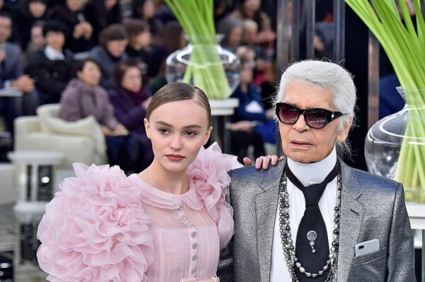 Lily Rose-Depp y Karl Lagerfeld