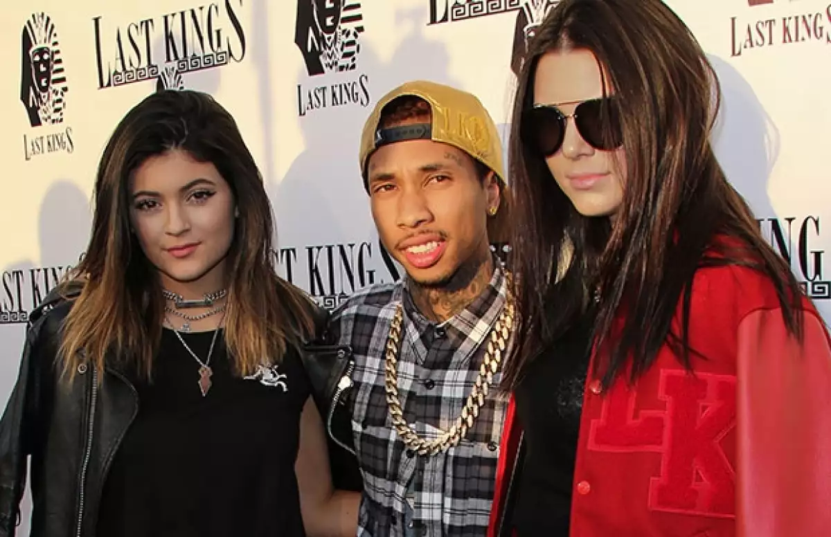 Una fuente cercana al rapero asegura que este sale con Kylie, pero su relación no ha pasado al plano físico porque la joven es aún menor de edad
