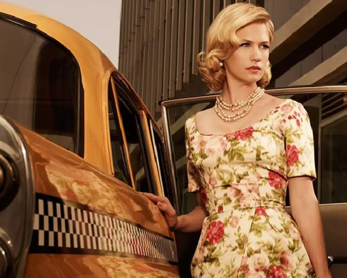 January Jones como Betty Draper