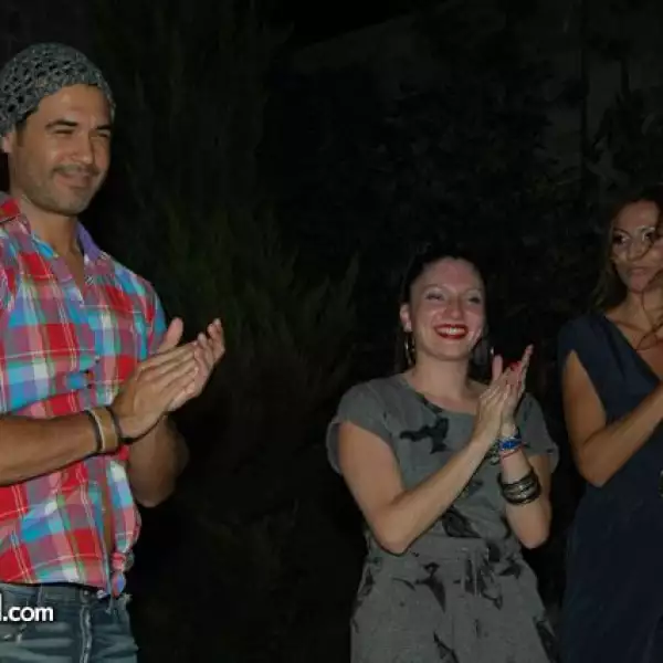 Julieta la diseeñadora acompañada de dos de los modelos