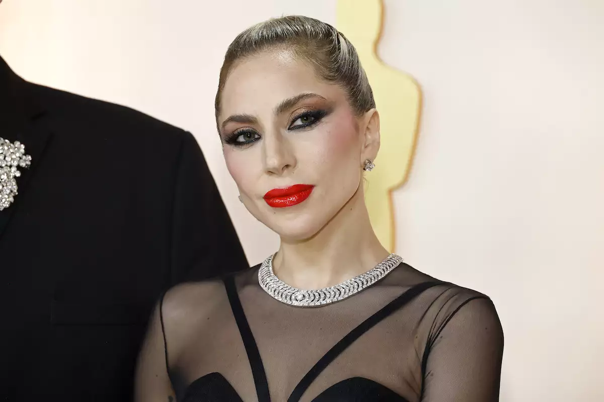 Lady Gaga presenta su nuevo corrector y explica su fuerte conexión con el  maquillaje - Forbes España