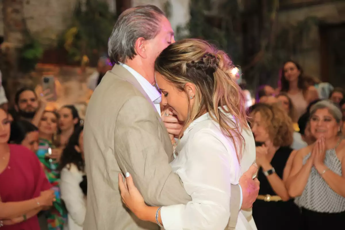 Saskia niño de rivera junto a su papá 