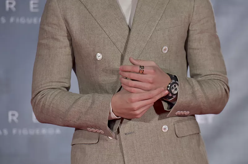 Foto: GettyImages, Alejandro Speitzer usando Bulgari