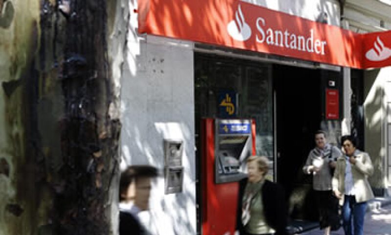 Con poca de liquidez en el mercado interbancario de Europa y con escasas oportunidades para emitir bonos cubiertos algunos bancos españoles han acudido al Banco Central Europeo por créditos de corto plazo. (Foto: AP)
