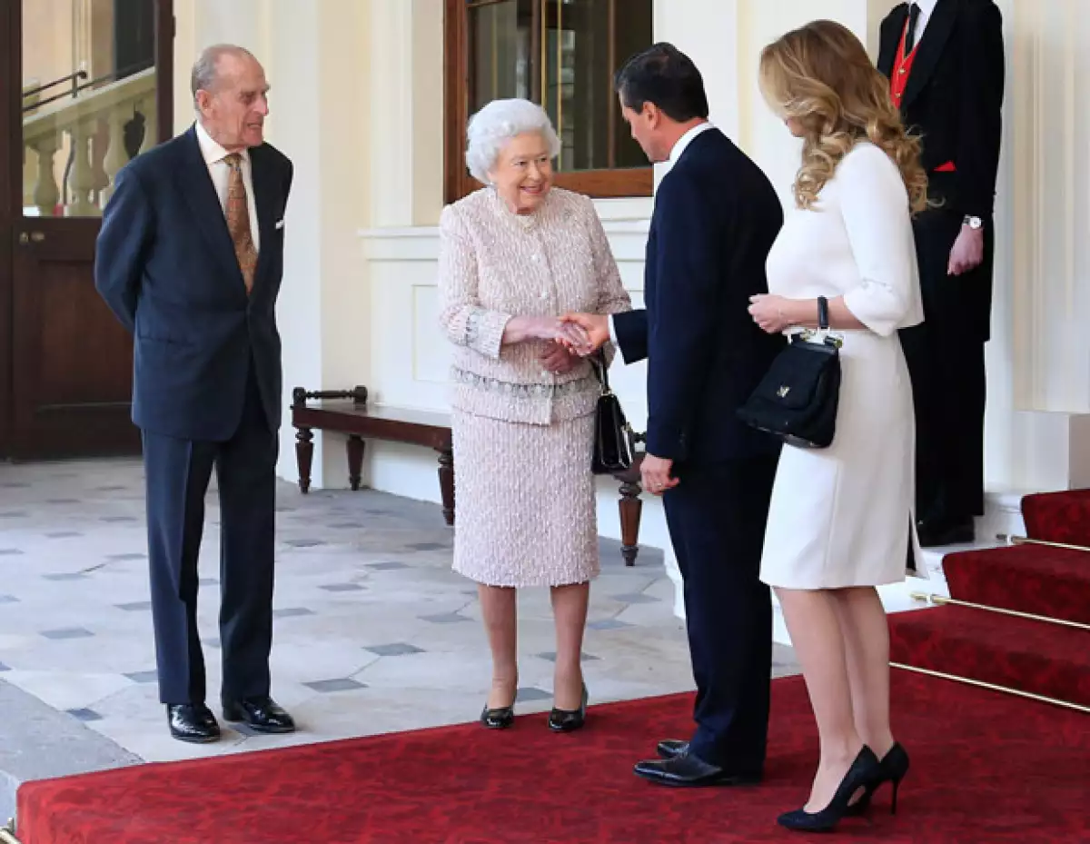 La visita de tres días en el Reino Unido terminó y así fue como la reina de Inglaterra despidió al mandatario mexicano y a su esposa.