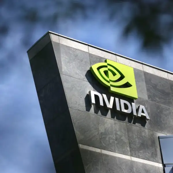 Logo de Nvidia en el edificio central de sus oficinas en Santa Clara, California.