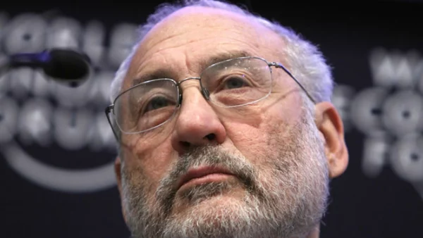 Estadounidense de 68 años ganador del Premio Nobel de Economía y actualmente profesor en la Universidad de Columbia. “Ya sea por sus ideas o por sus teorías, Stiglitz siempre causa revuelo por donde pasa”, escribe el economista Gordon Brown.
