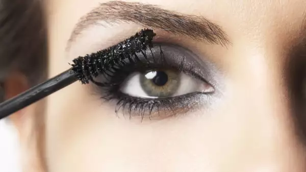 Seguramente en más de una ocasión has cometido estos errores súper básicos a la hora de maquillarte. Te contamos cuales son y así evitarás verte mal.