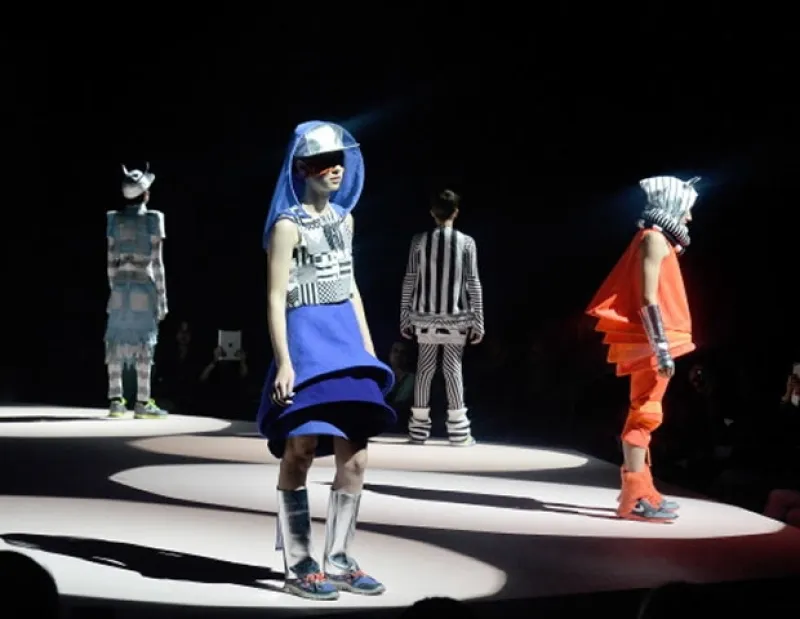 Todo el mundo se refiere a París como `la´ ciudad de la moda y el mejor lugar para comprar las marcas más lujosas, pero Amberes en Belgica se perfila como uno de los nuevos conglomerados del fashion.