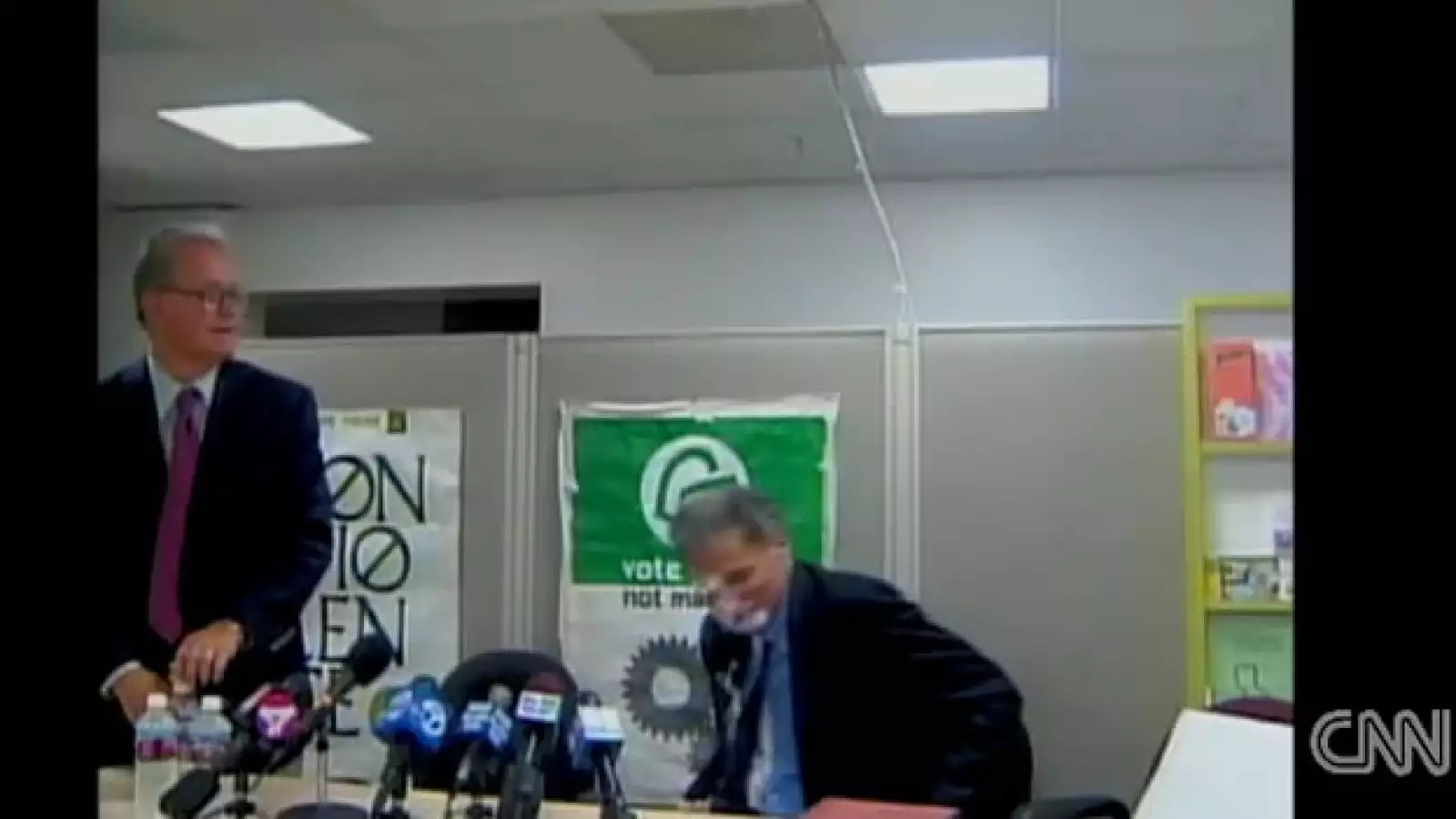 Ralph Nader - pastelazo - OK