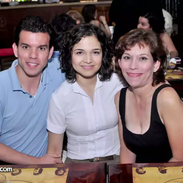 Miguel Ángel Villasana, Brenda Castañón de Villasana y Olivia Flores