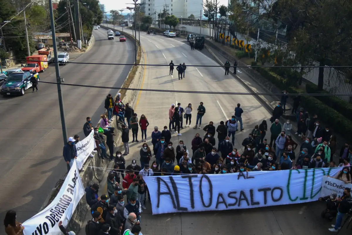 Cierra de la carretera México-Toluca en apoyo al CIDE