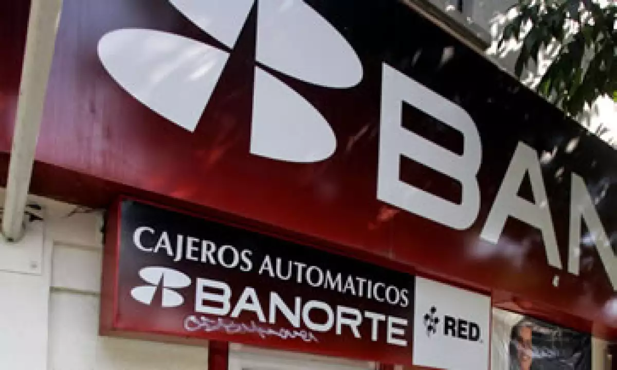 El CEO de Banorte-Ixe asegura que el gran reto de la banca en México será bancarizar a los estratos medios bajos y bajos y que vayan teniendo acceso a los servicios financieros. (Foto: AP)
