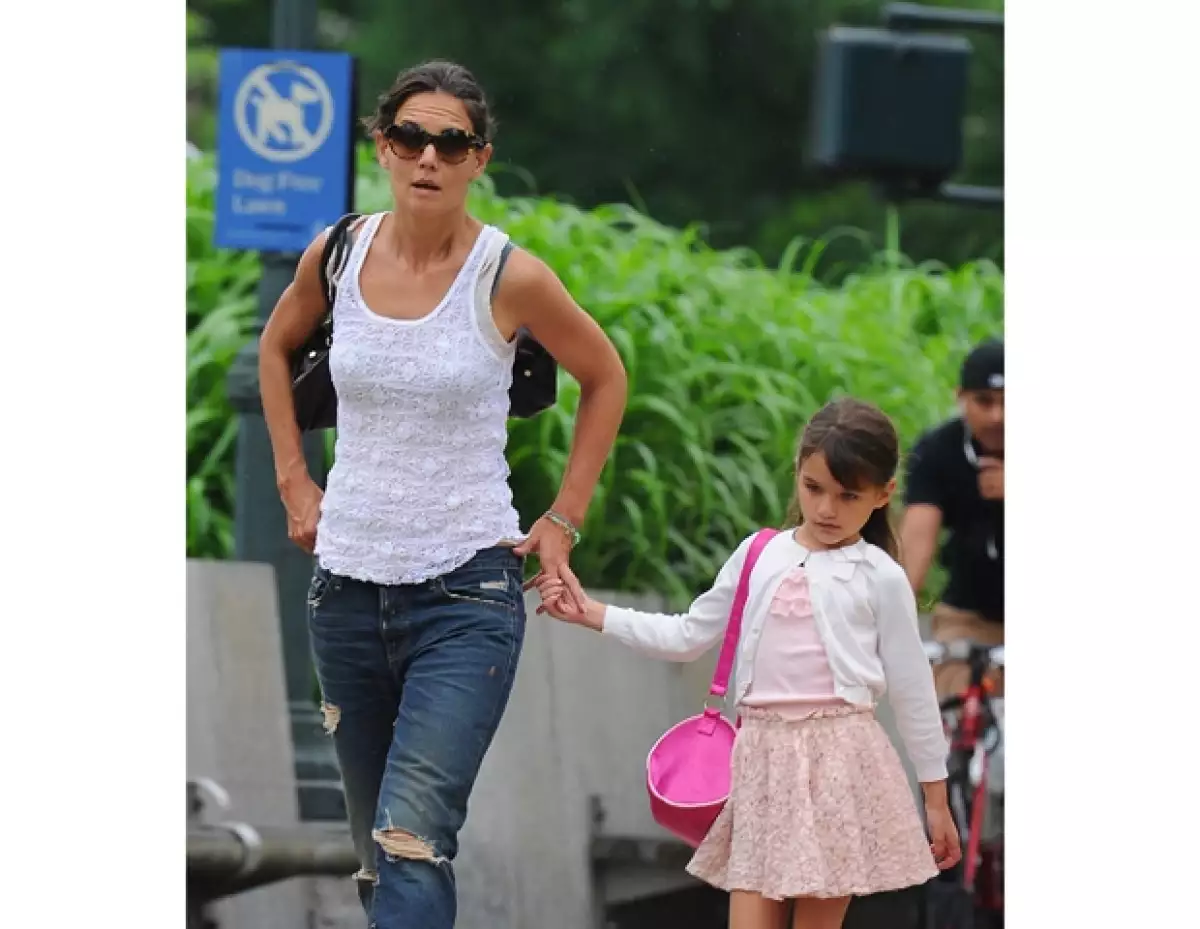 Aunque sus papás son los famosos, esta pequeña de siete años es más noticia que los actores, esto debido a sus gestos, extravagancias y estilo de vida.