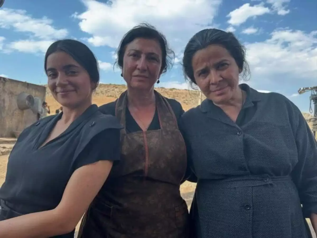 Paulina Gaitán, y Leticia Huijara y Arcelia Ramírez en Las Muertas